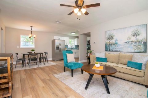 Villa ou maison à louer à Tampa, Floride: 5 chambres, 131.55 m2 № 2148484 - photo 10