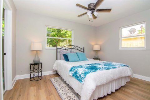 Villa ou maison à louer à Tampa, Floride: 5 chambres, 131.55 m2 № 2148484 - photo 17