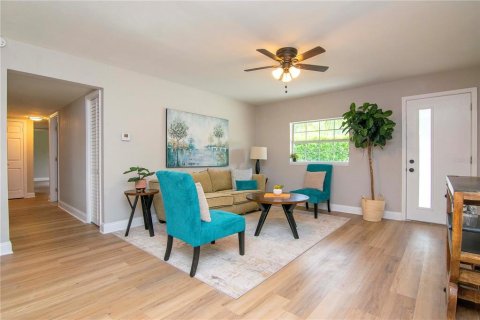 Villa ou maison à louer à Tampa, Floride: 5 chambres, 131.55 m2 № 2148484 - photo 6