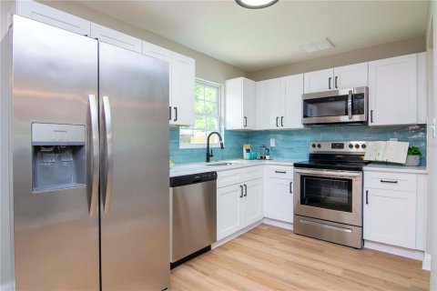 Villa ou maison à louer à Tampa, Floride: 5 chambres, 131.55 m2 № 2148484 - photo 15