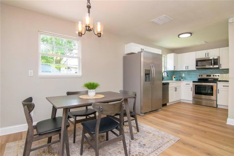 Villa ou maison à louer à Tampa, Floride: 5 chambres, 131.55 m2 № 2148484 - photo 12