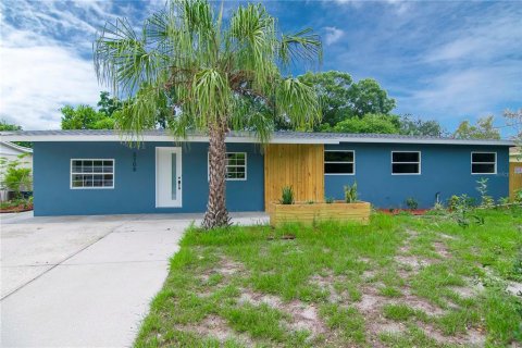 Villa ou maison à Tampa, Floride 5 chambres, 131.55 m2 № 2148484