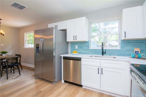 Villa ou maison à louer à Tampa, Floride: 5 chambres, 131.55 m2 № 2148484 - photo 13