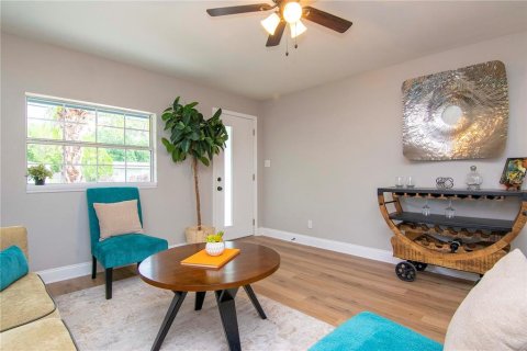 Villa ou maison à louer à Tampa, Floride: 5 chambres, 131.55 m2 № 2148484 - photo 7