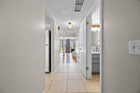 Condo in Altamonte Springs, Florida, 2 bedrooms  № 1765903 - photo 8