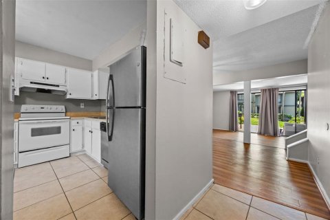 Condo in Altamonte Springs, Florida, 2 bedrooms  № 1765903 - photo 12