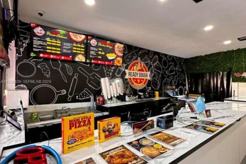 Купить коммерческую недвижимость в Хайалиа, Флорида № 1989723 - фото 1