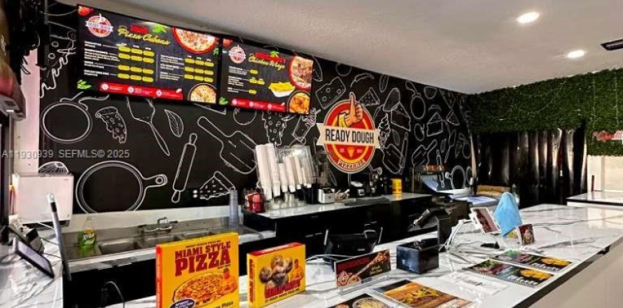 Коммерческая недвижимость в Хайалиа, Флорида № 1989723