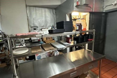 Купить коммерческую недвижимость в Хайалиа, Флорида № 1989723 - фото 9