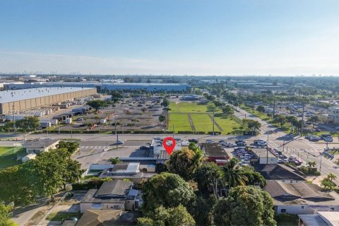 Commercial property in Hialeah, Florida № 1989723 - photo 21