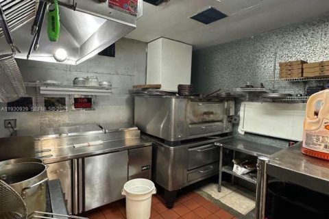 Купить коммерческую недвижимость в Хайалиа, Флорида № 1989723 - фото 7