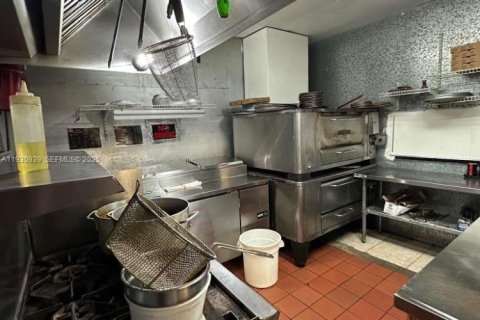 Купить коммерческую недвижимость в Хайалиа, Флорида № 1989723 - фото 8