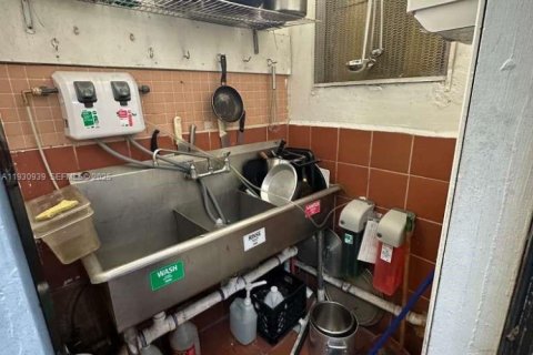 Купить коммерческую недвижимость в Хайалиа, Флорида № 1989723 - фото 5