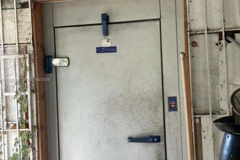 Купить коммерческую недвижимость в Хайалиа, Флорида № 1989723 - фото 11