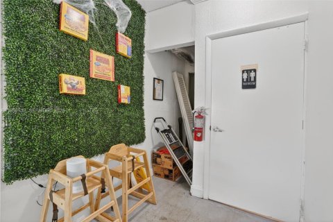Commercial property in Hialeah, Florida № 1989723 - photo 15