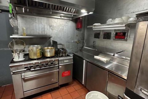 Купить коммерческую недвижимость в Хайалиа, Флорида № 1989723 - фото 10