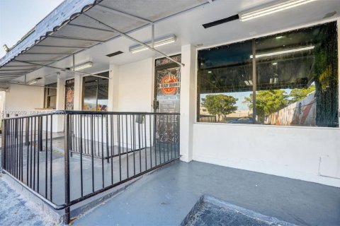 Commercial property in Hialeah, Florida № 1989723 - photo 26