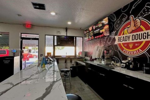 Купить коммерческую недвижимость в Хайалиа, Флорида № 1989723 - фото 2