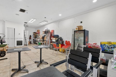 Commercial property in Hialeah, Florida № 1989723 - photo 14