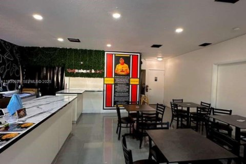 Купить коммерческую недвижимость в Хайалиа, Флорида № 1989723 - фото 3