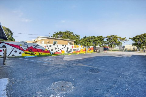 Commercial property in Hialeah, Florida № 1989723 - photo 25