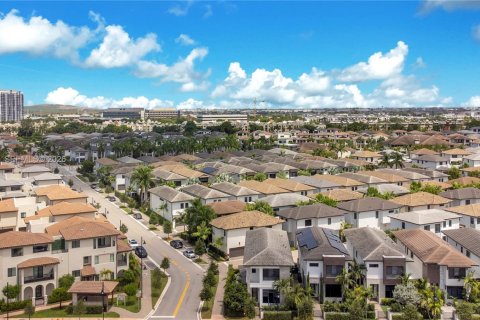 House in Doral, Florida 3 bedrooms, 202.71 sq.m. № 1996414 - photo 30