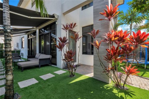 House in Doral, Florida 3 bedrooms, 202.71 sq.m. № 1996414 - photo 26