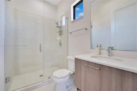 House in Doral, Florida 3 bedrooms, 202.71 sq.m. № 1996414 - photo 21
