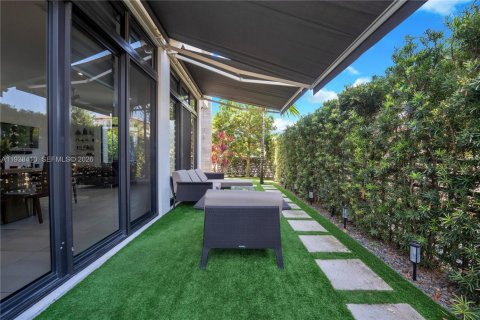 House in Doral, Florida 3 bedrooms, 202.71 sq.m. № 1996414 - photo 25