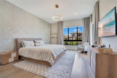 House in Doral, Florida 3 bedrooms, 202.71 sq.m. № 1996414 - photo 16