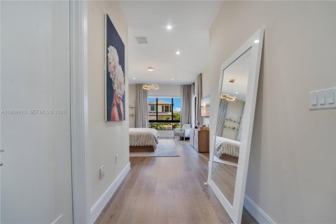 House in Doral, Florida 3 bedrooms, 202.71 sq.m. № 1996414 - photo 15