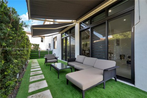 House in Doral, Florida 3 bedrooms, 202.71 sq.m. № 1996414 - photo 28