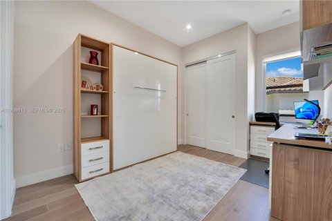 House in Doral, Florida 3 bedrooms, 202.71 sq.m. № 1996414 - photo 20