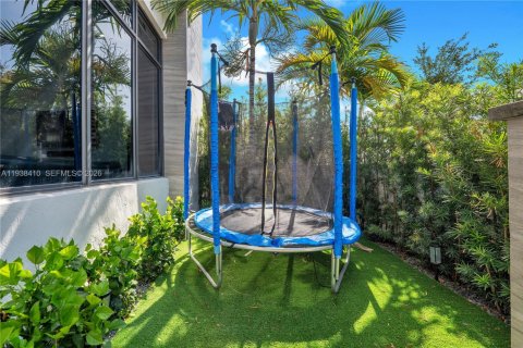 House in Doral, Florida 3 bedrooms, 202.71 sq.m. № 1996414 - photo 24
