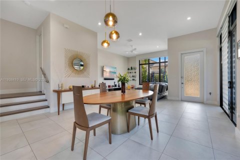 House in Doral, Florida 3 bedrooms, 202.71 sq.m. № 1996414 - photo 7