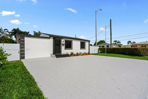 Villa ou maison à vendre à Hialeah, Floride: 3 chambres, 116.69 m2 № 1948704 - photo 8