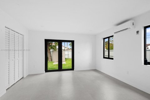 Villa ou maison à vendre à Hialeah, Floride: 3 chambres, 116.69 m2 № 1948704 - photo 22