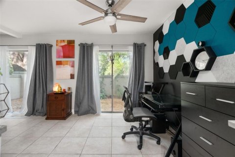 Townhouse in Temple Terrace, Florida 2 bedrooms, 102.56 sq.m. № 2120426 - photo 15