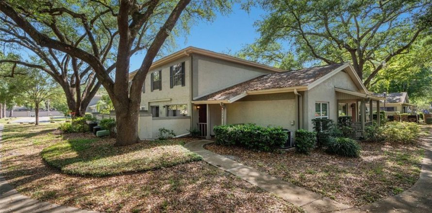 Townhouse in Temple Terrace, Florida 2 bedrooms, 102.56 sq.m. № 2120426