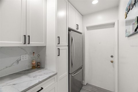 Townhouse in Temple Terrace, Florida 2 bedrooms, 102.56 sq.m. № 2120426 - photo 12
