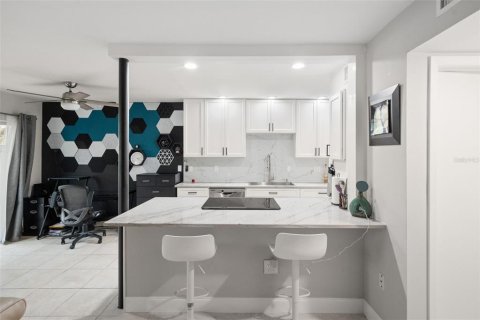 Townhouse in Temple Terrace, Florida 2 bedrooms, 102.56 sq.m. № 2120426 - photo 14