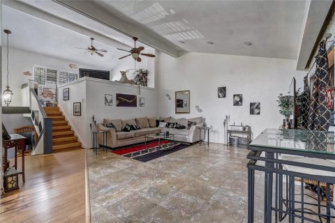 Townhouse in Haines City, Florida 2 bedrooms, 181.72 sq.m. № 2167071 - photo 7