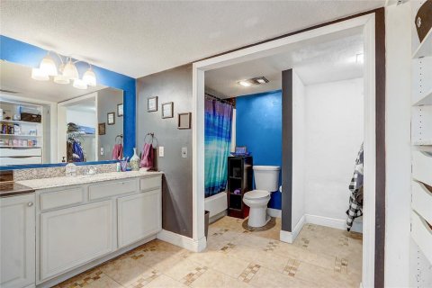 Townhouse in Haines City, Florida 2 bedrooms, 181.72 sq.m. № 2167071 - photo 18
