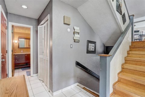 Townhouse in Haines City, Florida 2 bedrooms, 181.72 sq.m. № 2167071 - photo 5