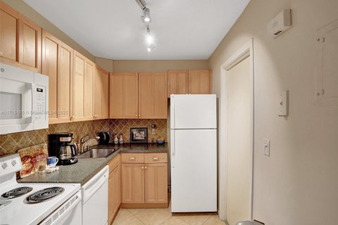 Condominio en venta en Wilton Manors, Florida, 1 dormitorio, 69.68 m2 № 1983249 - foto 10