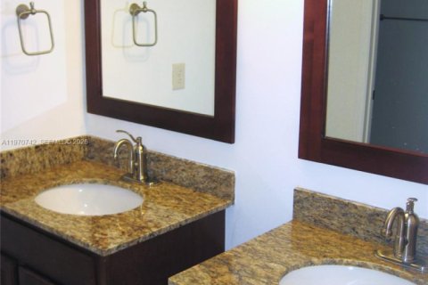 Снять в аренду кондоминиум в Уэстон, Флорида 2 спальни, 120.03м2, № 2031109 - фото 9