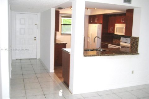 Снять в аренду кондоминиум в Уэстон, Флорида 2 спальни, 120.03м2, № 2031109 - фото 7