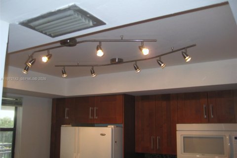 Снять в аренду кондоминиум в Уэстон, Флорида 2 спальни, 120.03м2, № 2031109 - фото 8