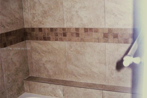 Снять в аренду кондоминиум в Уэстон, Флорида 2 спальни, 120.03м2, № 2031109 - фото 11