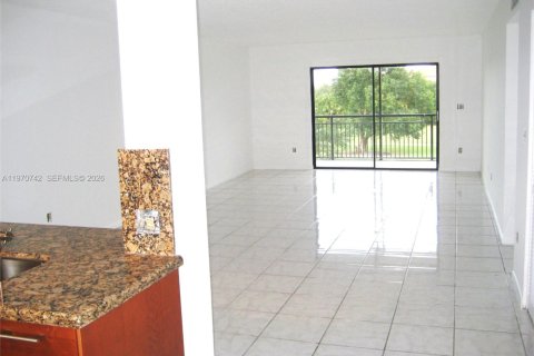 Снять в аренду кондоминиум в Уэстон, Флорида 2 спальни, 120.03м2, № 2031109 - фото 6